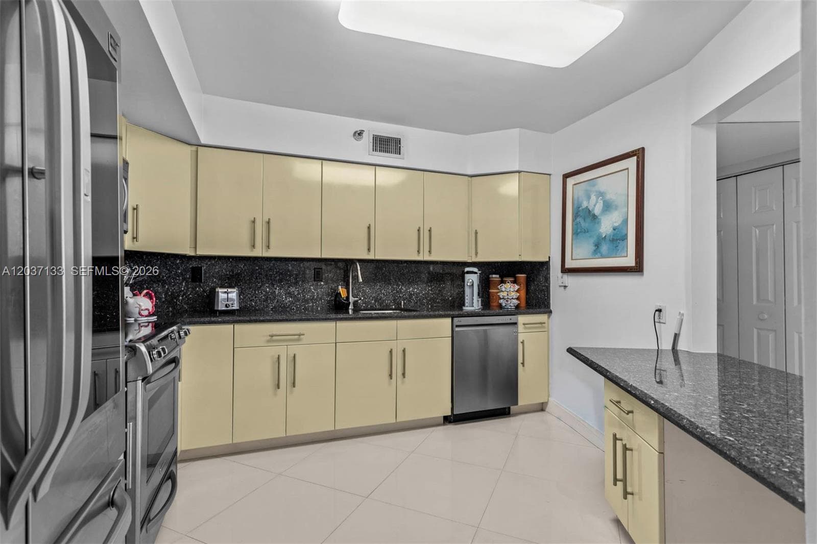 3500 Mystic Pointe Dr 3307 photo 8