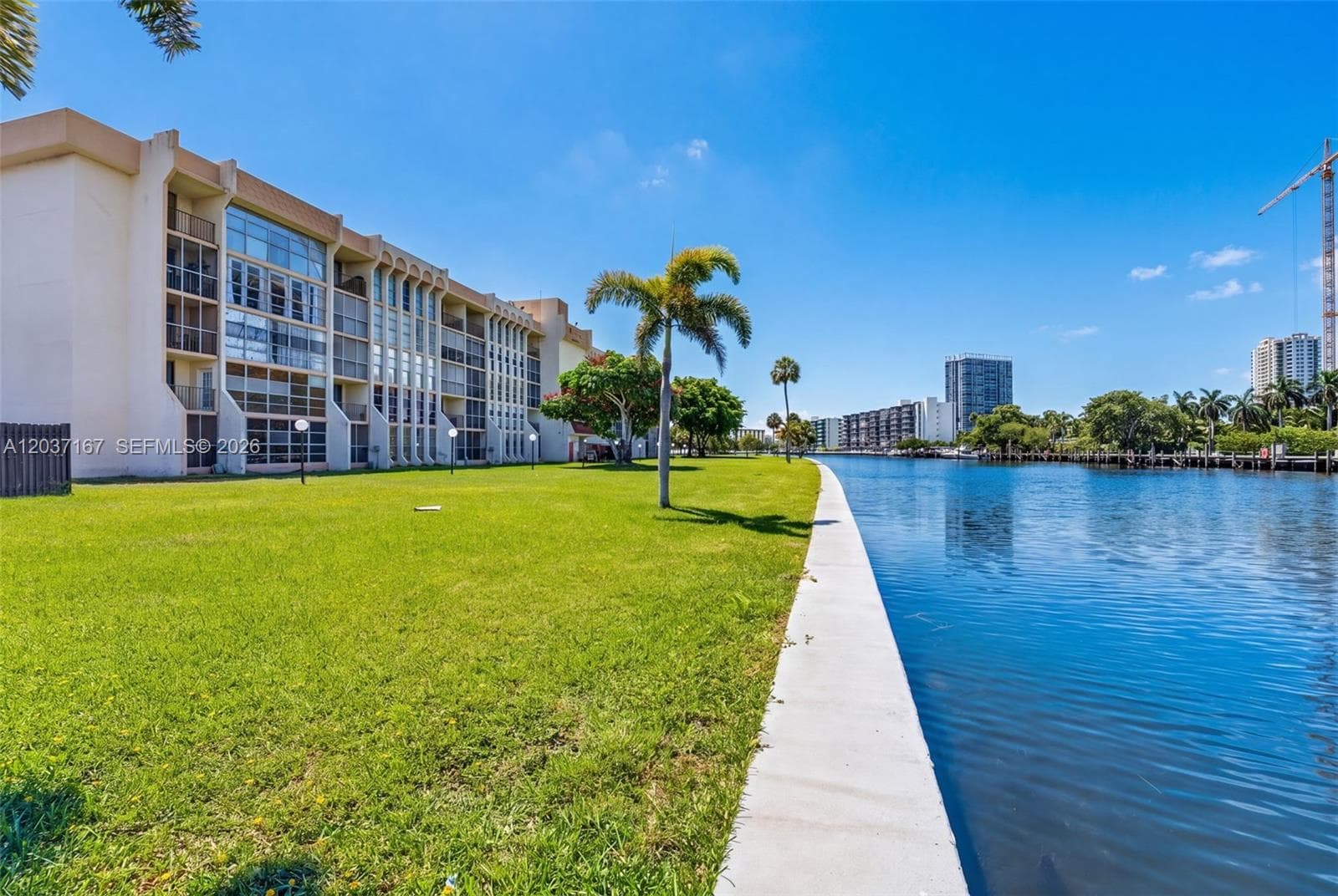 601 Three Islands Blvd 403 photo 2