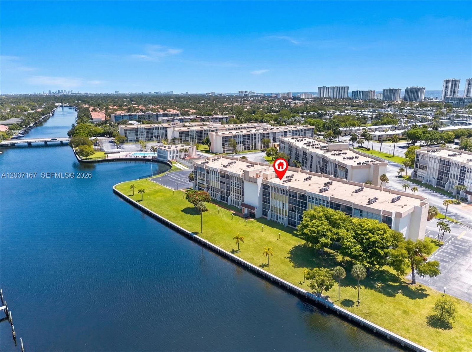 601 Three Islands Blvd 403 photo 3