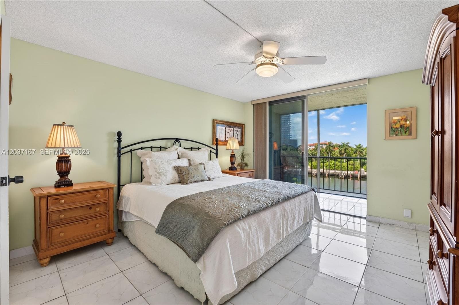 601 Three Islands Blvd 403 photo 20