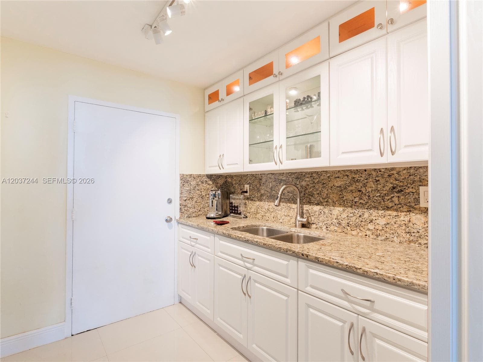 5401 Collins Ave 1013 photo 18