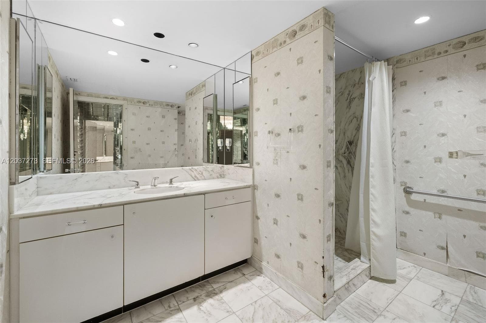 5500 Collins Ave 1401 photo 18