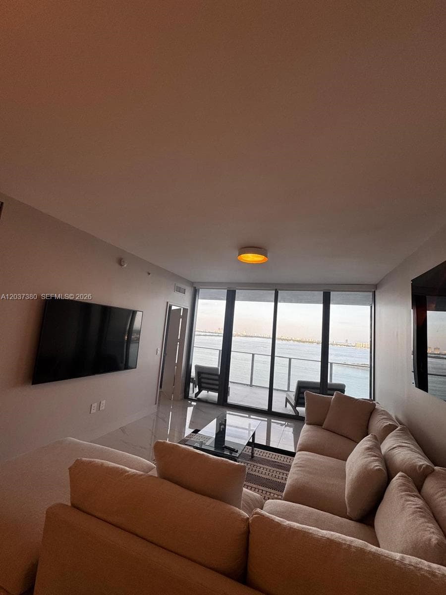 711 NE 23 2206 photo 12