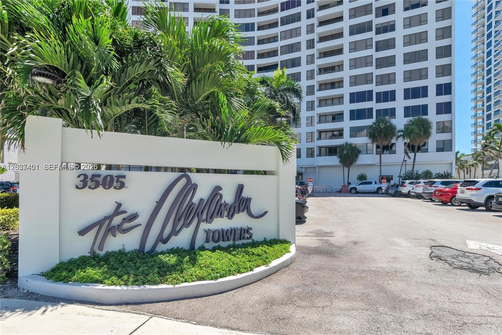 3505 S Ocean Dr 208 photo 1