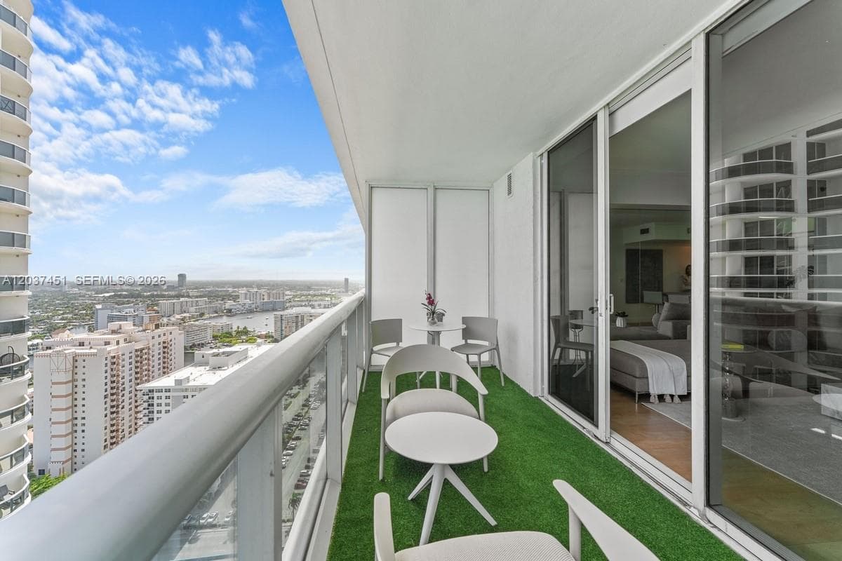 1830 S Ocean Dr 3005 photo 4