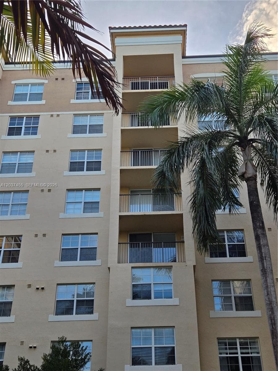 1801 N Flagler Dr 822 photo 2