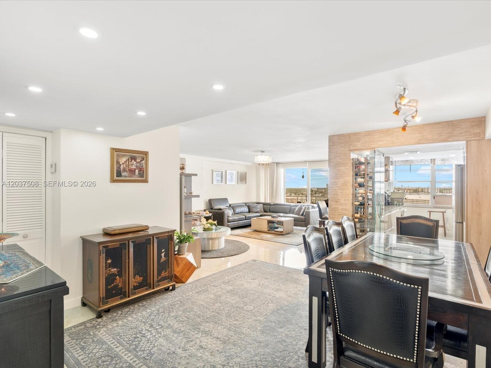 18071 Biscayne Blvd 1401 photo 2