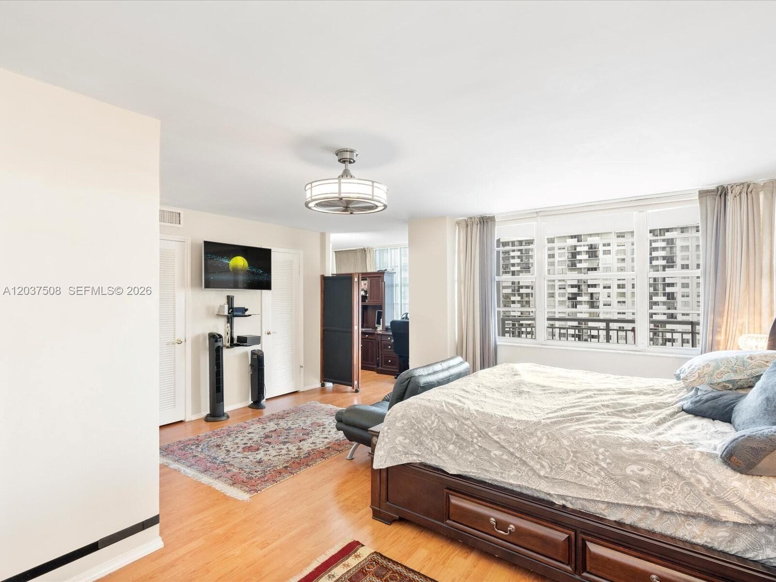 18071 Biscayne Blvd 1401 photo 22