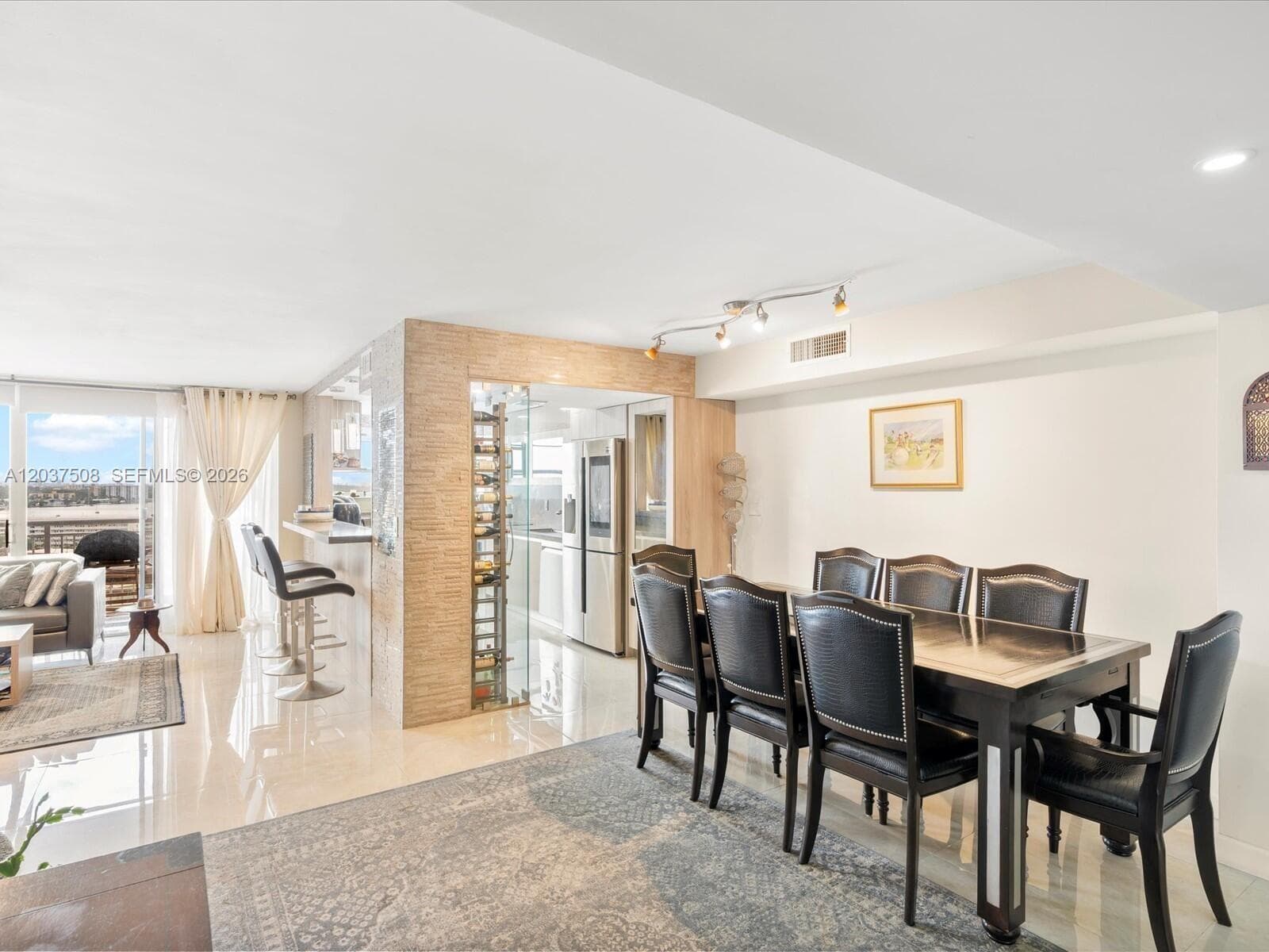18071 Biscayne Blvd 1401 photo 3