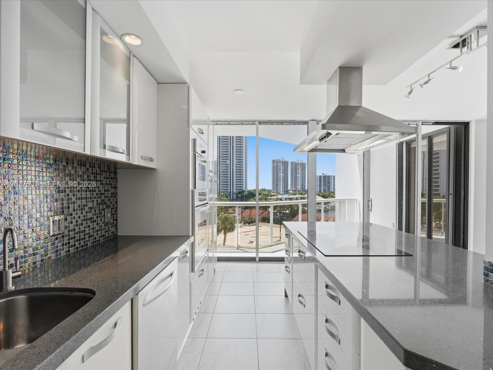 3610 Yacht Club Dr 702 photo 1