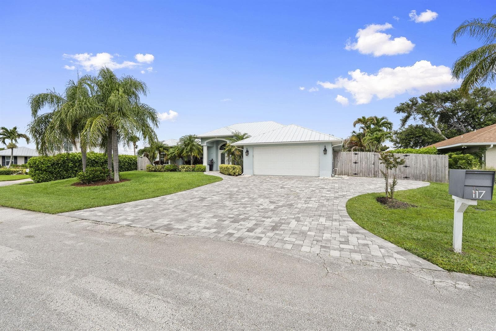 117 Queen Elizabeth Court photo 7