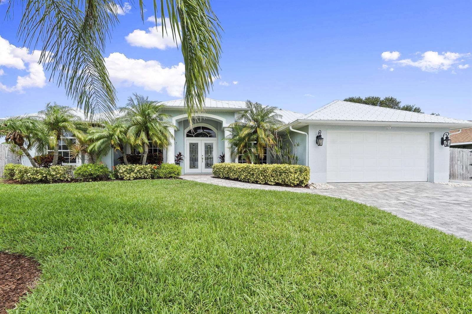 117 Queen Elizabeth Court photo 4