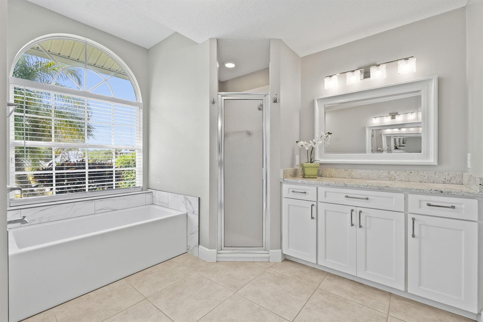 117 Queen Elizabeth Court photo 25