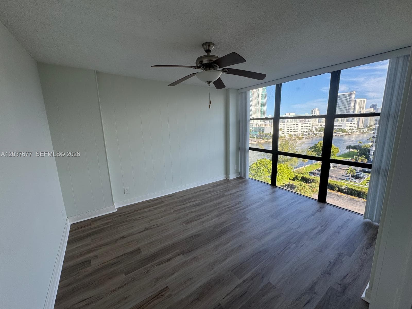 800 Parkview Dr 1018 photo 16