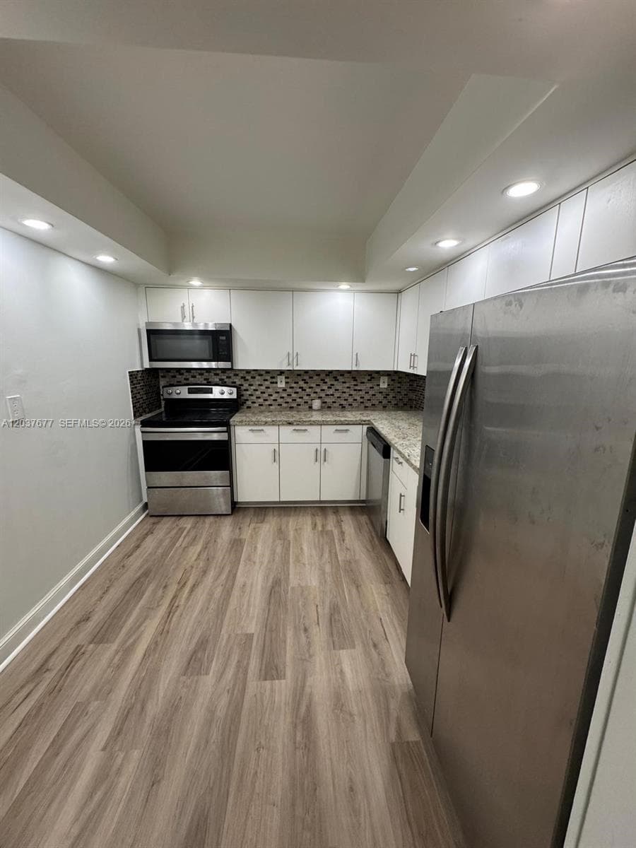 800 Parkview Dr 1018 photo 20