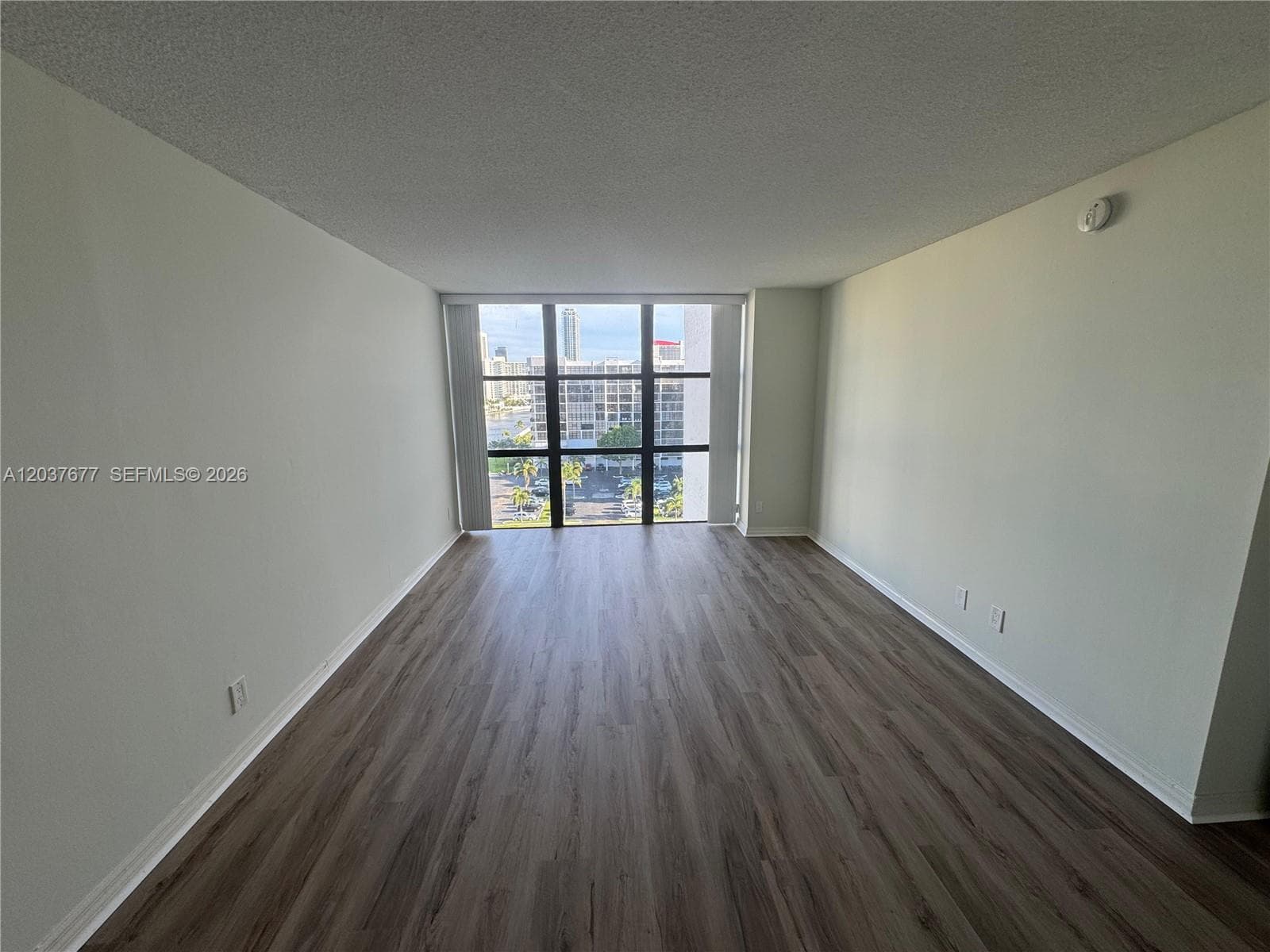800 Parkview Dr 1018 photo 10