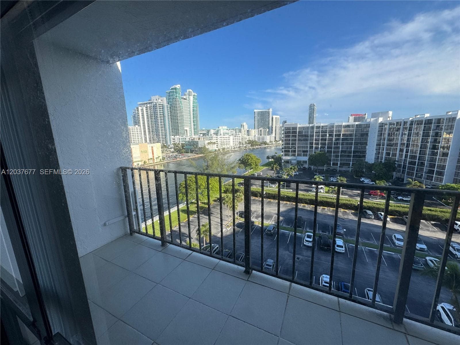 800 Parkview Dr 1018 photo 14