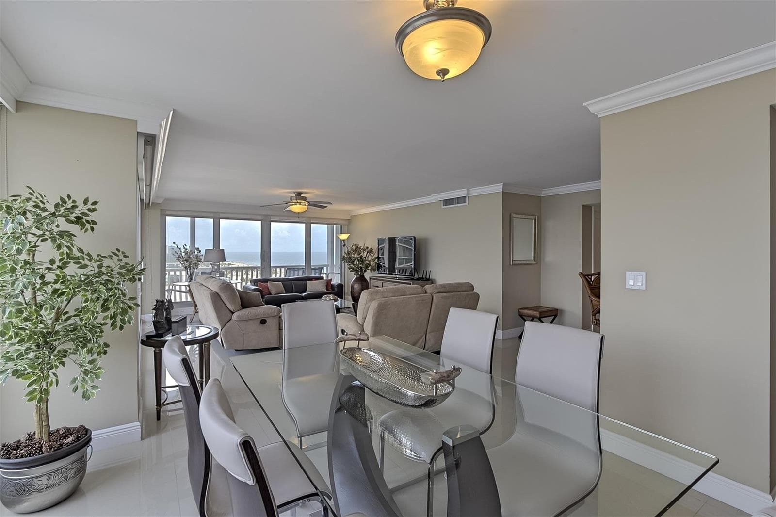 2200 S Ocean Lane photo 23