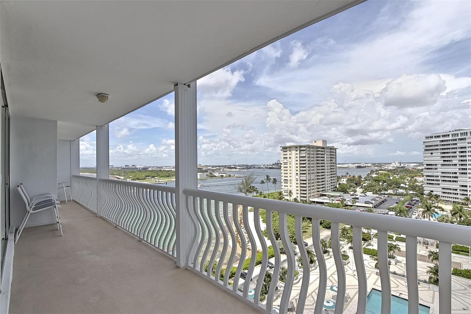 2200 S Ocean Lane photo 9