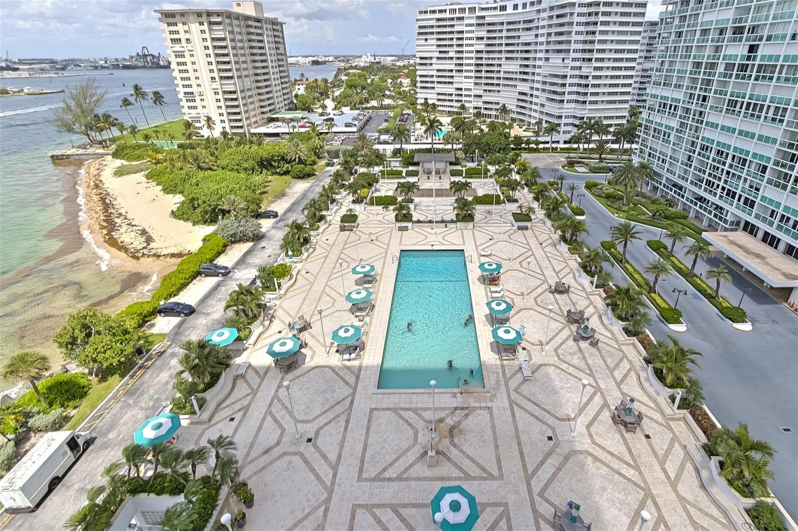 2200 S Ocean Lane photo 10