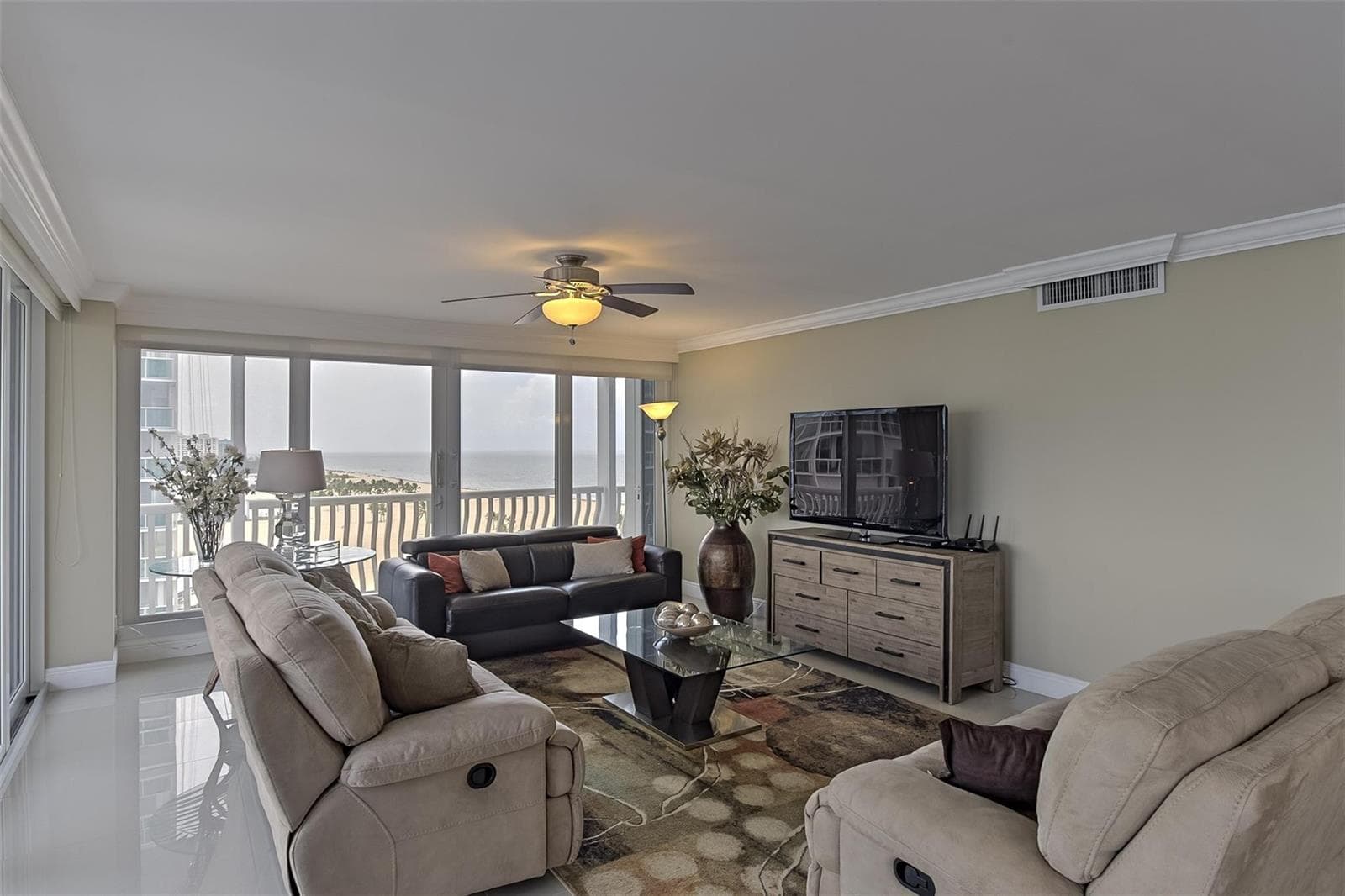 2200 S Ocean Lane photo 18