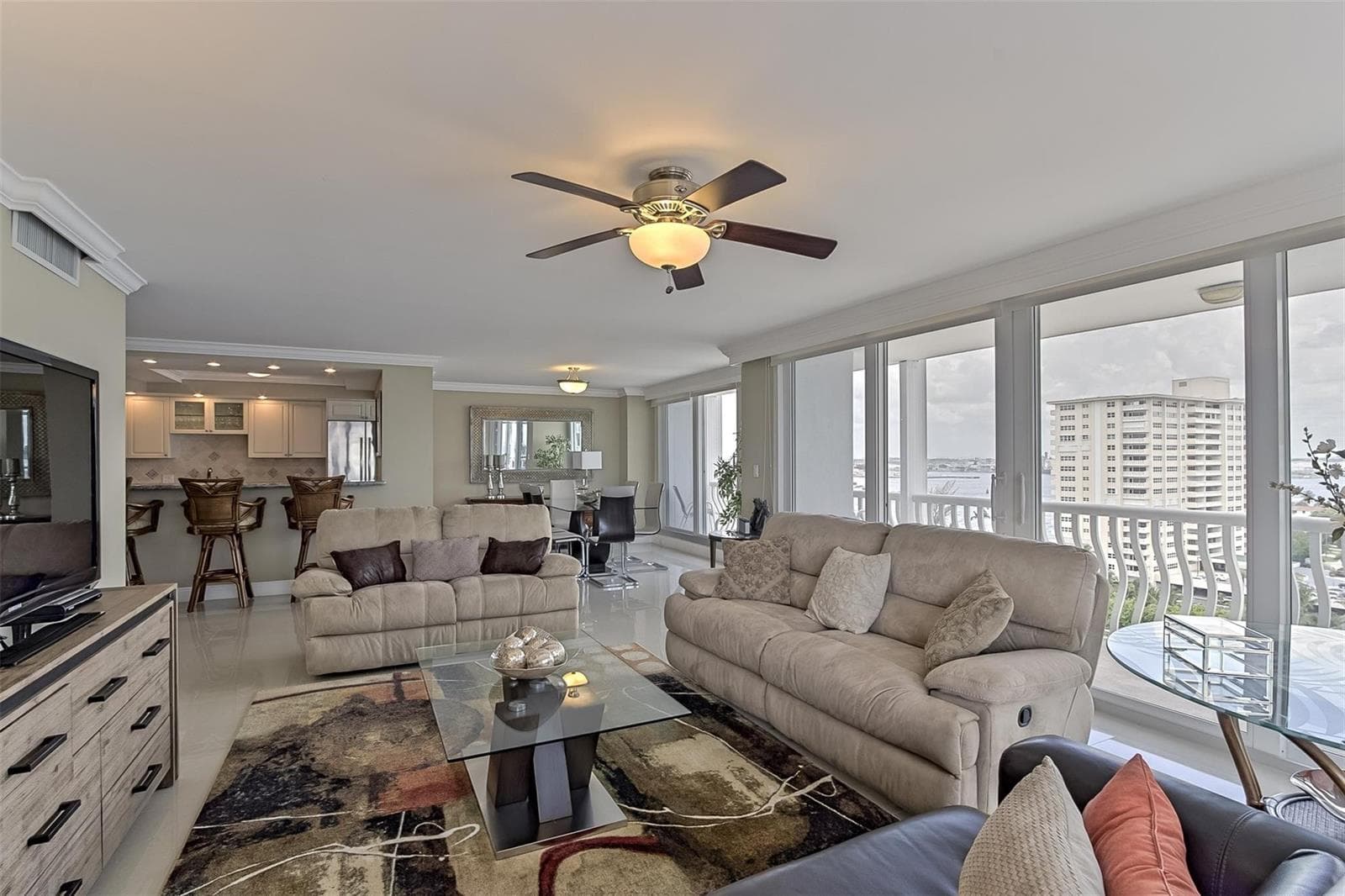 2200 S Ocean Lane photo 19