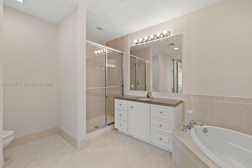 17 W Harbour Isle Dr W 103 photo 20