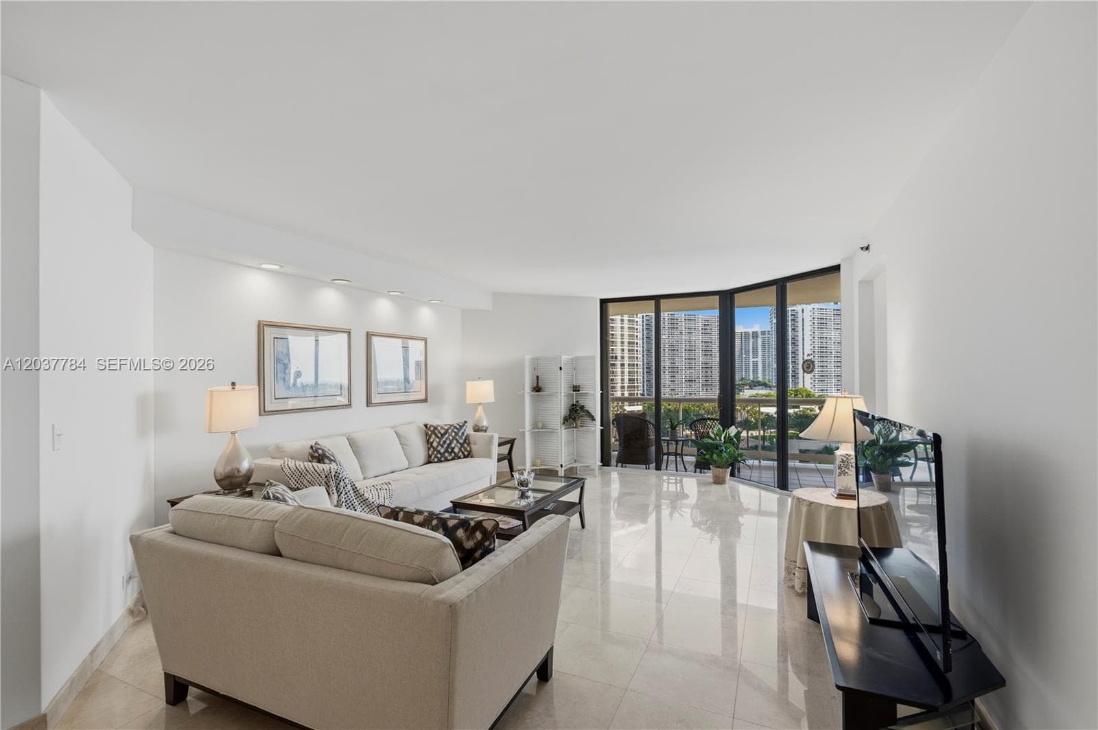 20191 E Country Club Dr 803 photo 2