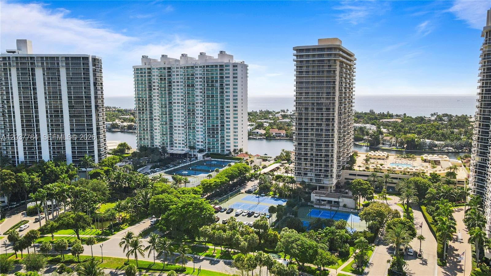 20191 E Country Club Dr 803 photo 16