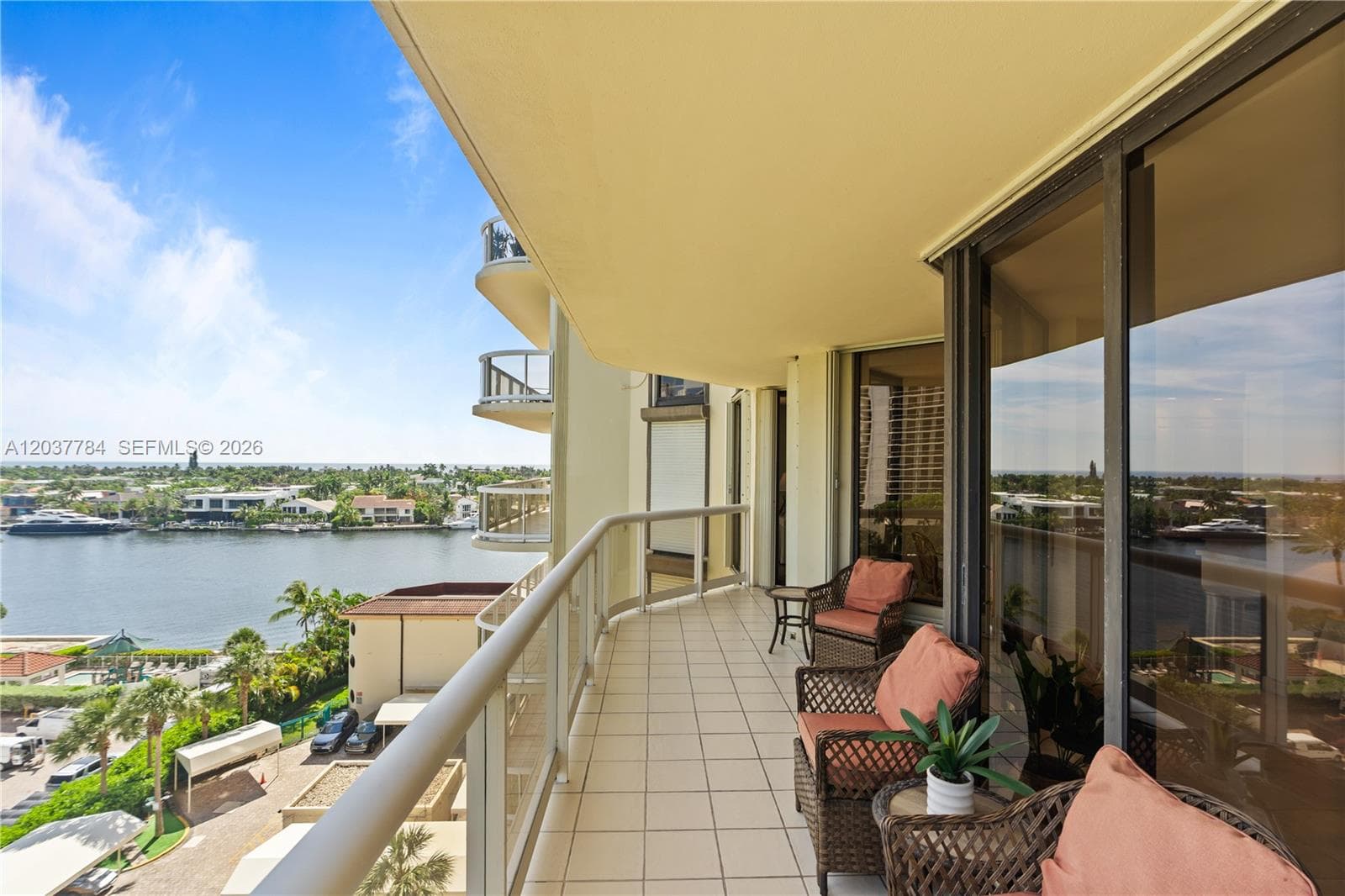 20191 E Country Club Dr 803 photo 7