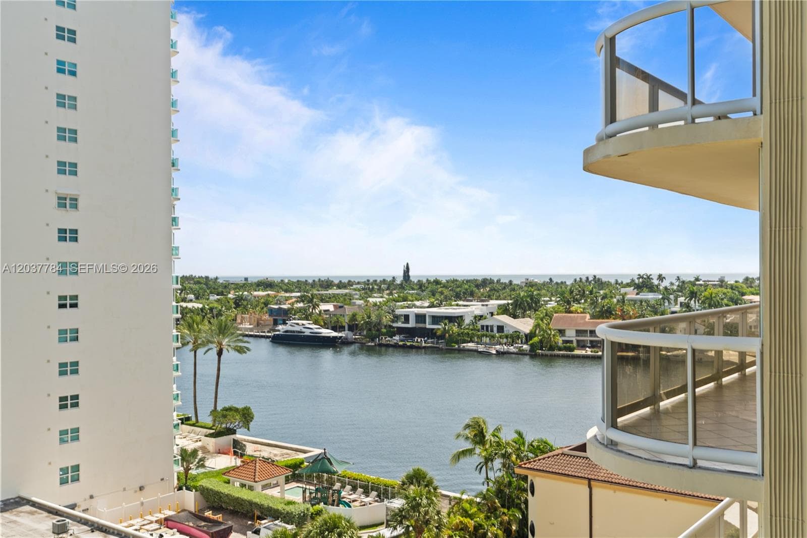 20191 E Country Club Dr 803 photo 1
