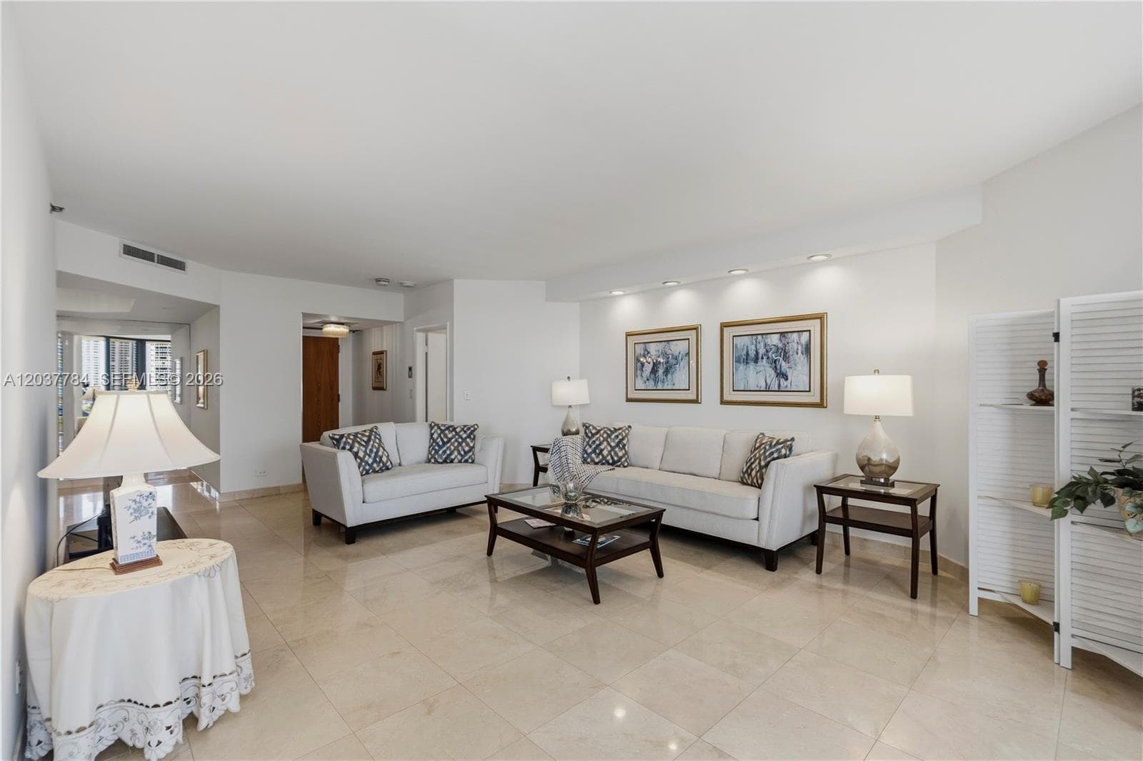 20191 E Country Club Dr 803 photo 20