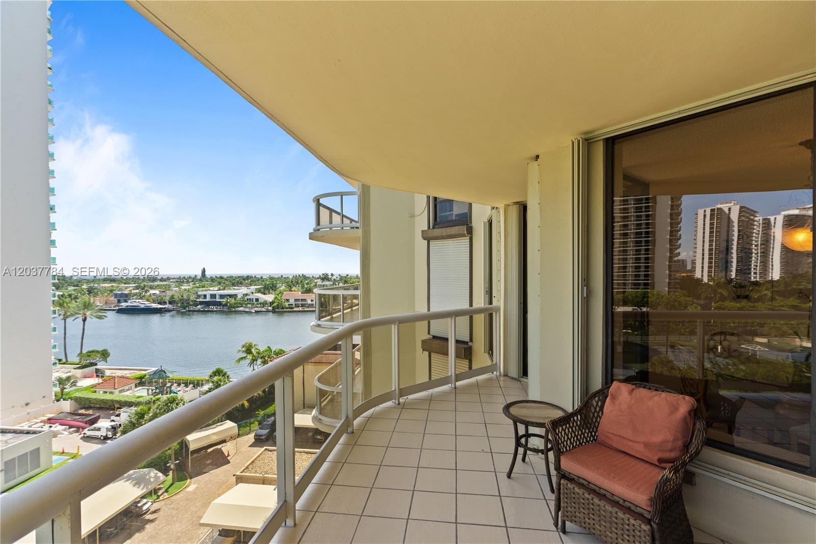 20191 E Country Club Dr 803 photo 4