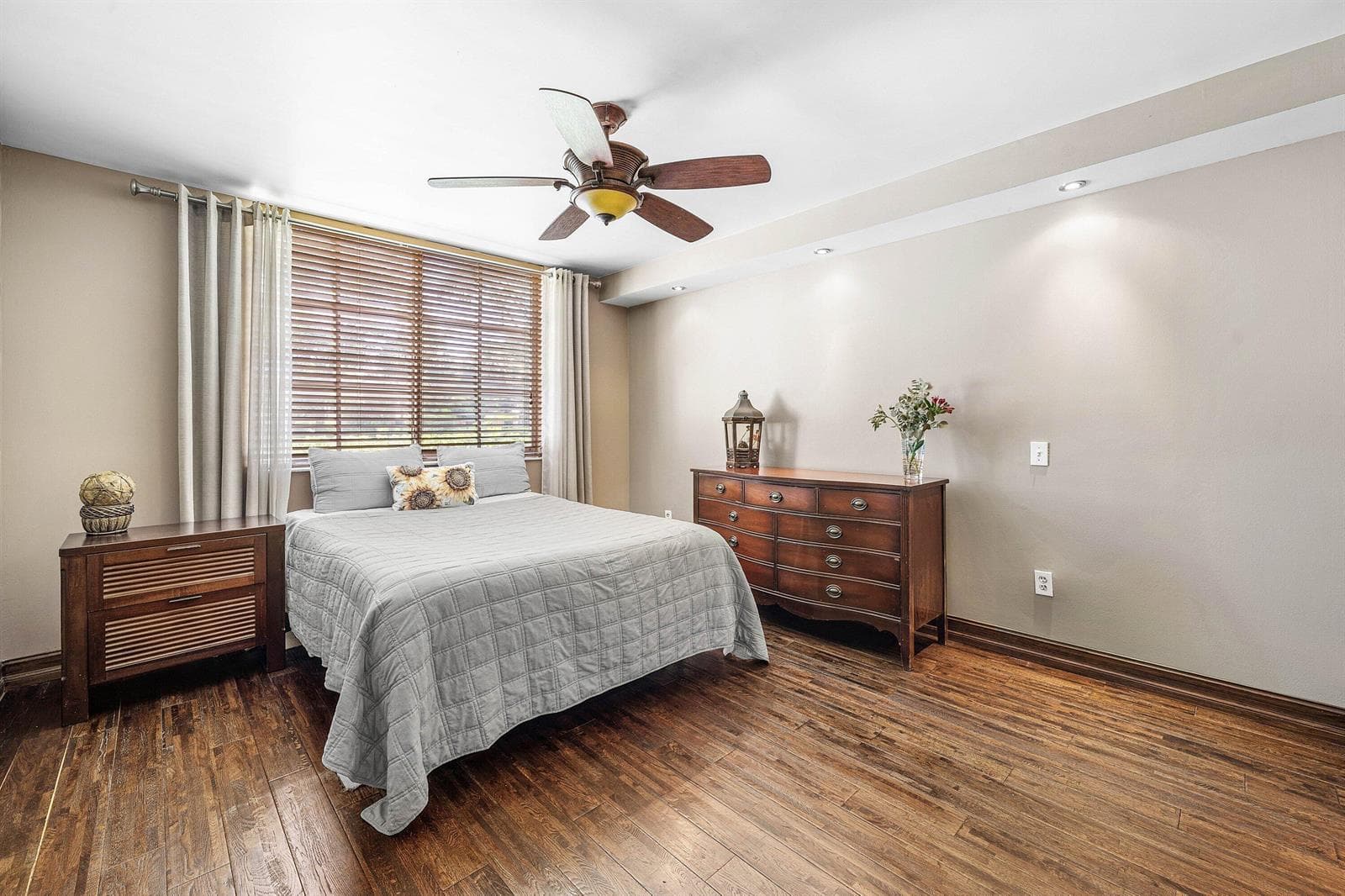 111 Yacht Club Way 108 photo 17