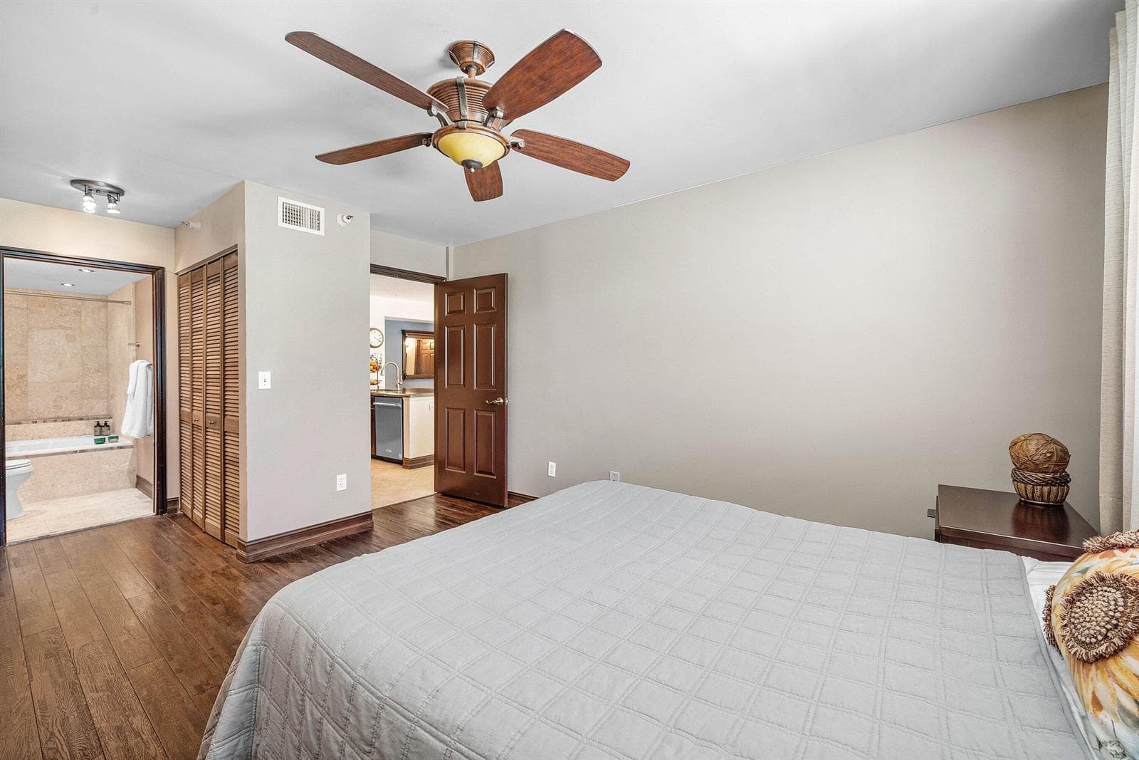 111 Yacht Club Way 108 photo 16