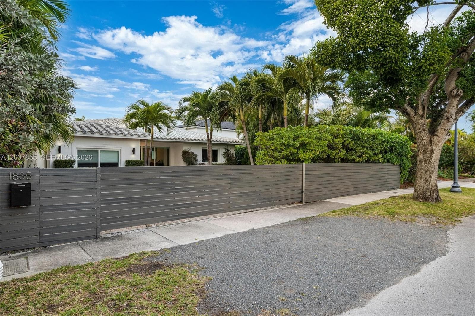 1835 Daytonia Rd photo 3