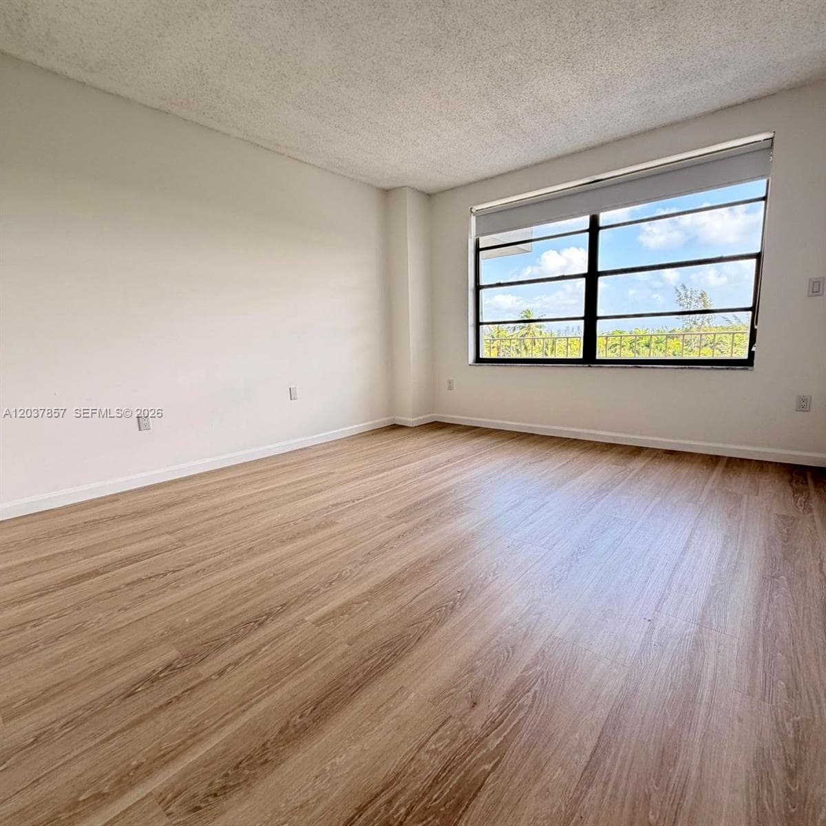 155 Ocean Lane Dr 504 photo 13