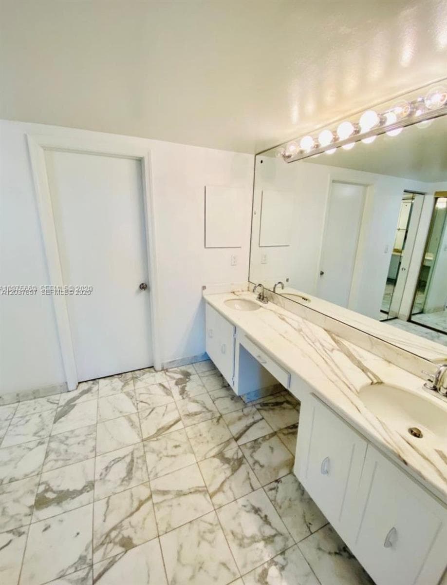 155 Ocean Lane Dr 504 photo 11