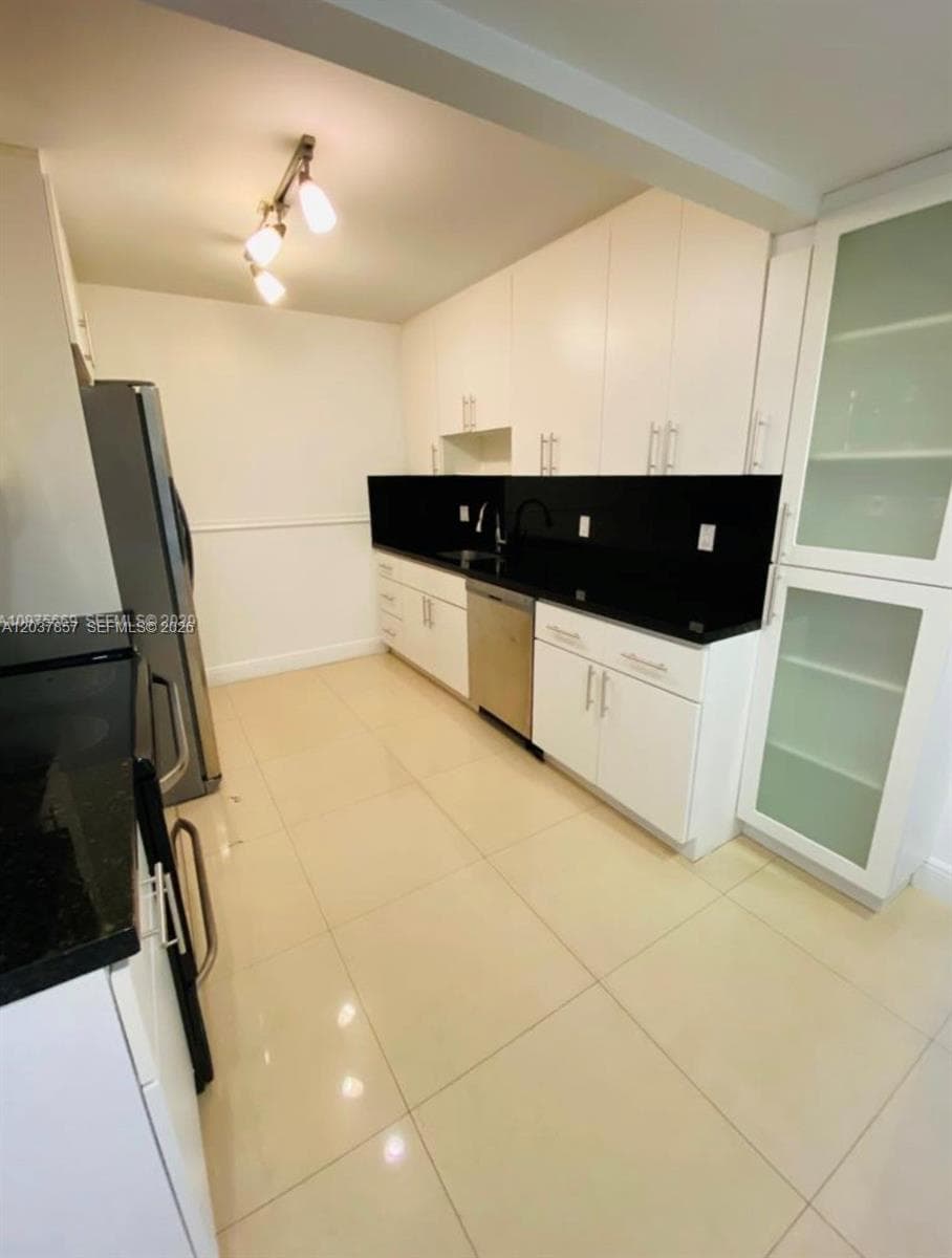 155 Ocean Lane Dr 504 photo 8