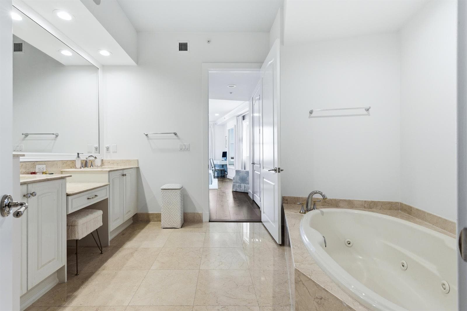 201 S Narcissus Avenue 1102 photo 13