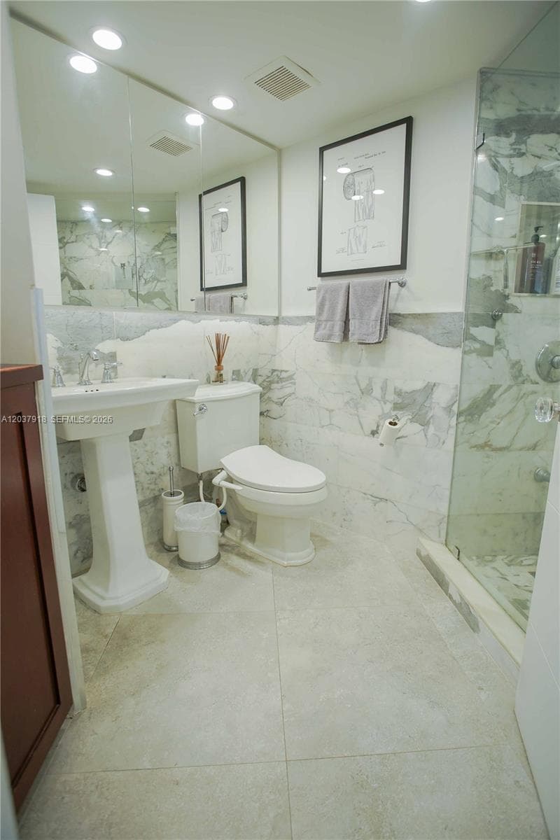 5880 Collins Ave 302 photo 15