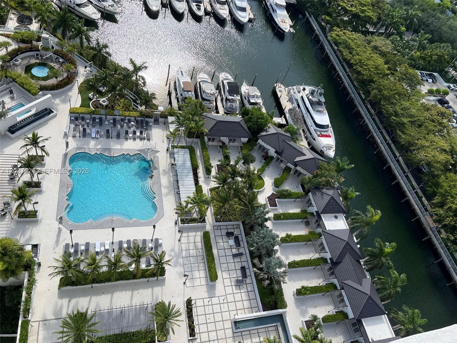 7000 Island Blvd 2407 photo 16