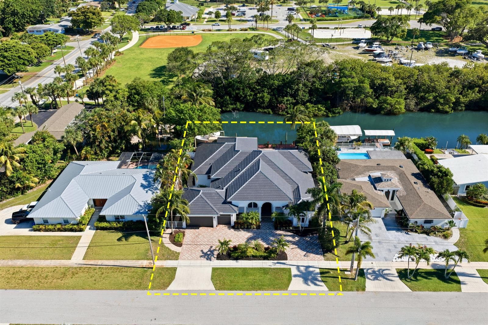 608 Inlet Road photo 1