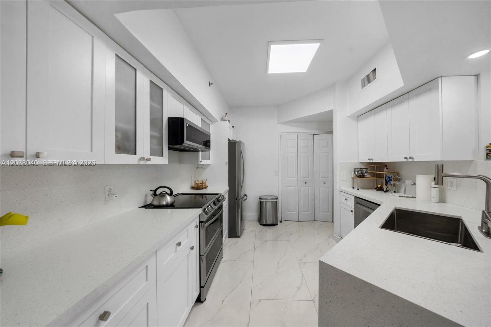 3255 NE 184th St 12112 photo 17