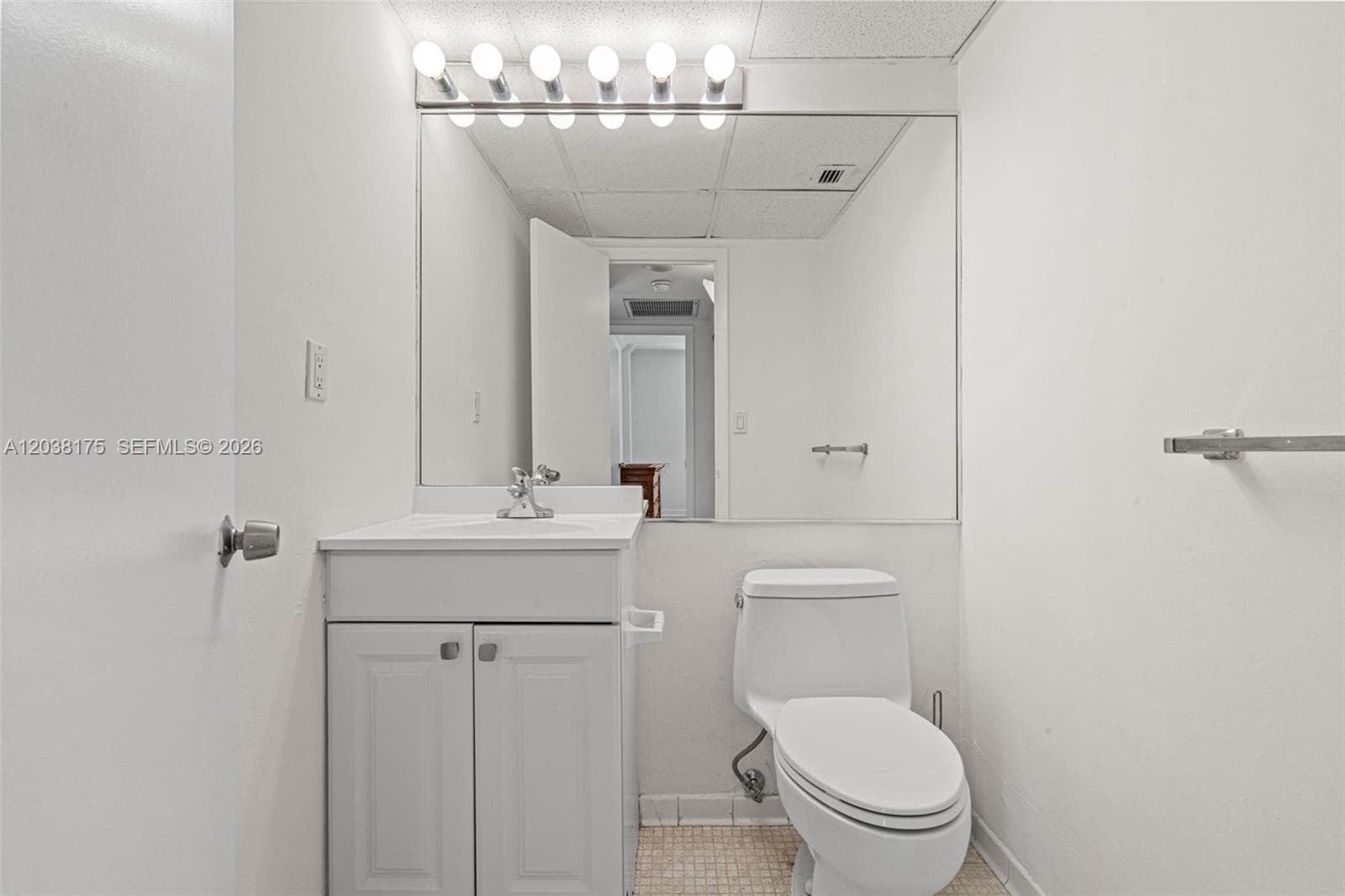 90 Edgewater Dr 1216 photo 17