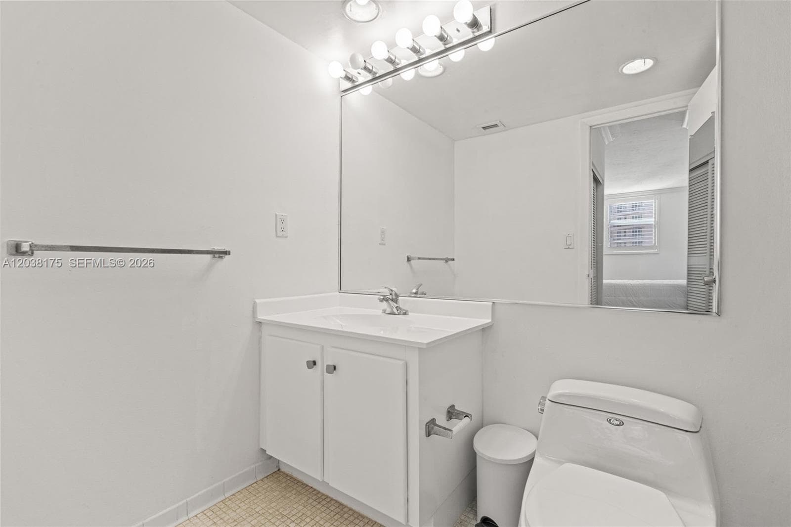 90 Edgewater Dr 1216 photo 20