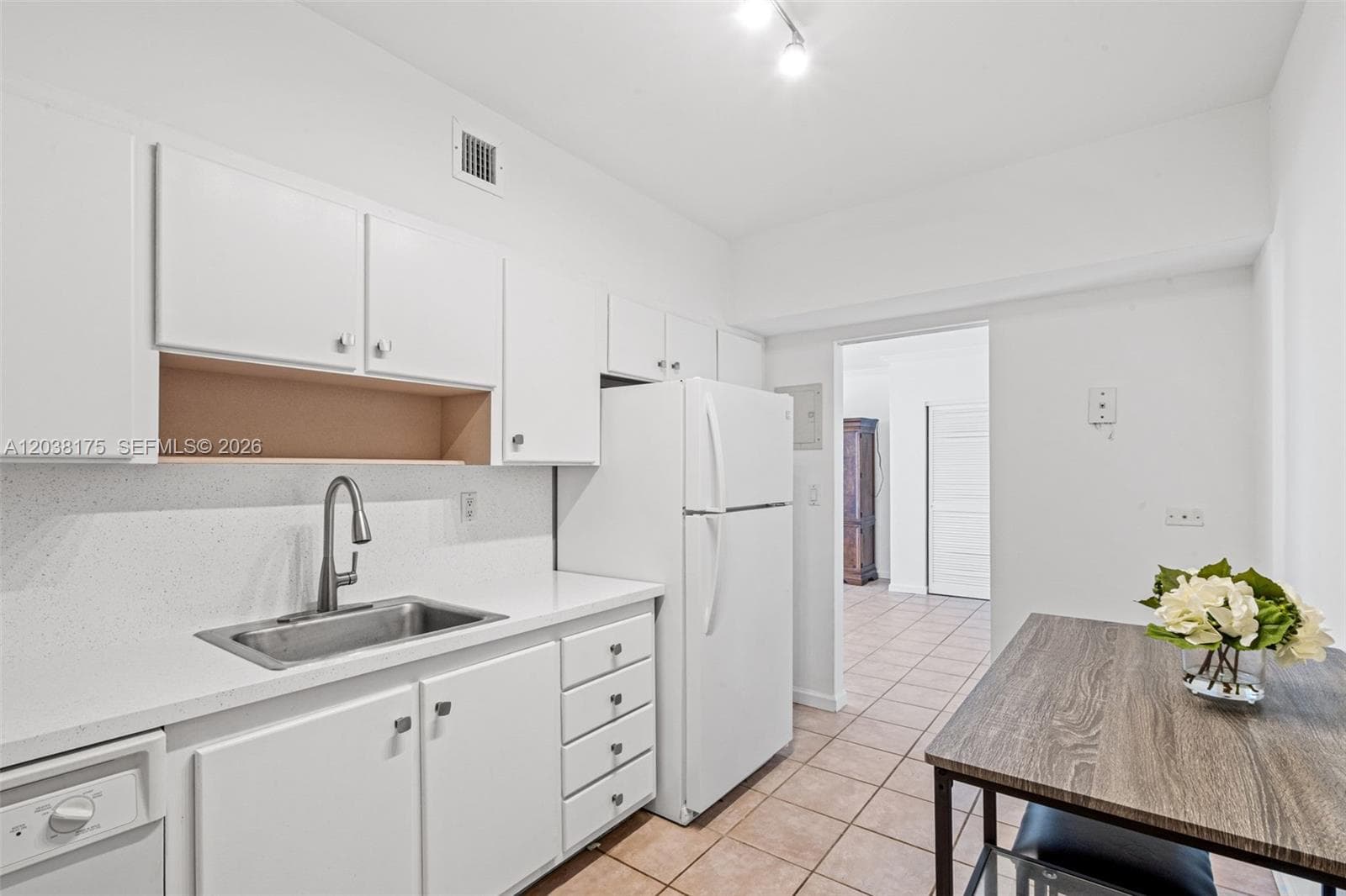 90 Edgewater Dr 1216 photo 14