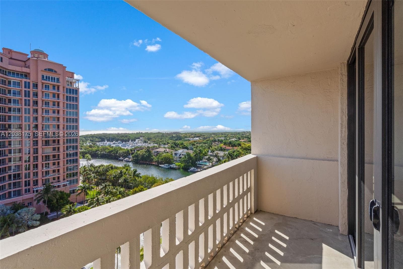 90 Edgewater Dr 1216 photo 25