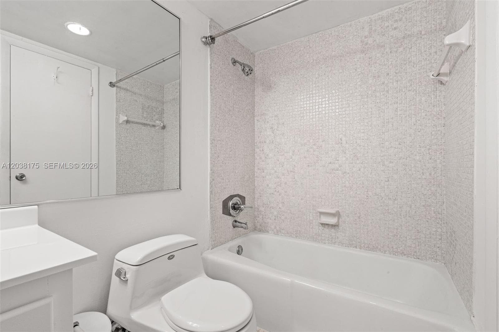 90 Edgewater Dr 1216 photo 21