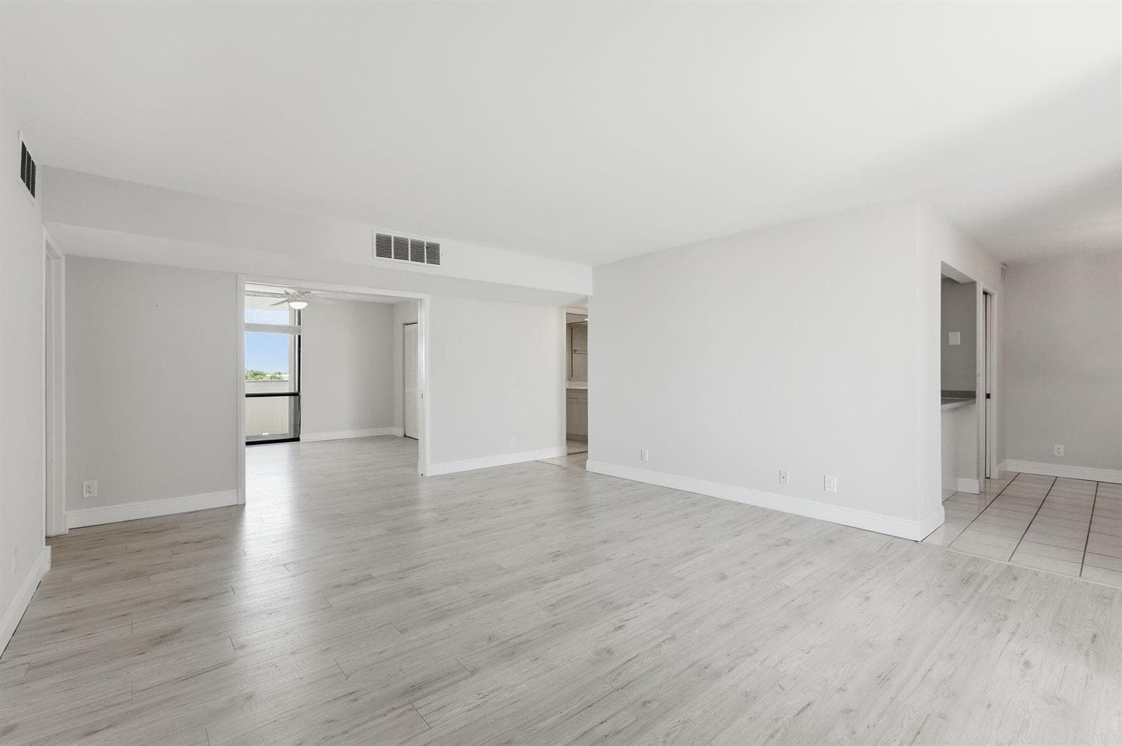 124 Lakeshore Drive 8280 photo 2
